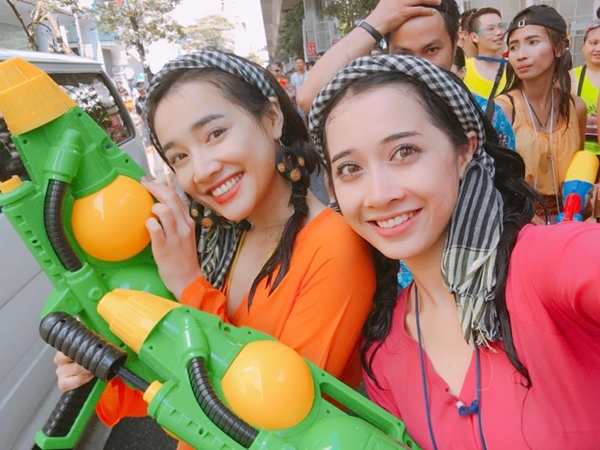 Mặc Trường Giang lủi thủi, Nhã Phương sang Thái quậy tưng thế này Mặc Trường Giang lủi thủi, Nhã Phương sang Thái quậy tưng thế này